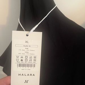 BRAND NEW HALARA DRESS BUILT IN BRA
(NWT
AND POCKET PERFECT FOR SUMMER Size XL